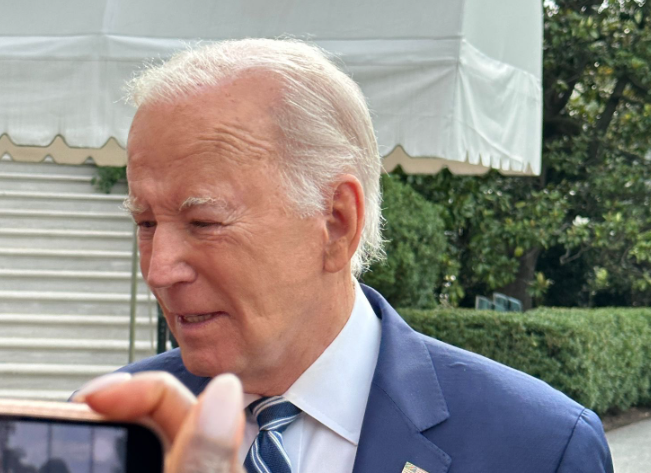 White House Humiliated After Biden Caught Using ‘Cheat Sheet’