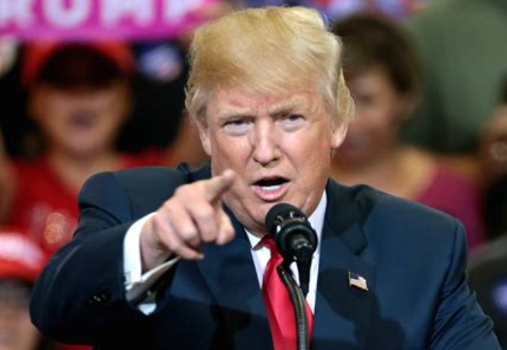 Trump DESTROYS a Heckler During Big Rally