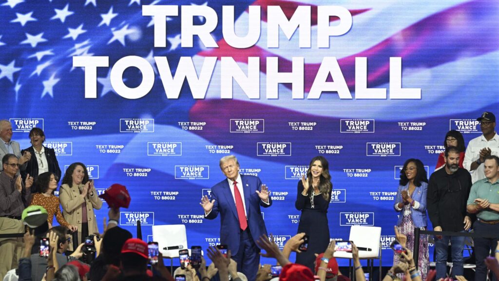 Trump Turned Interrupted Pennsylvania Town Hall Into Concert Party After Two Supporters Fainted