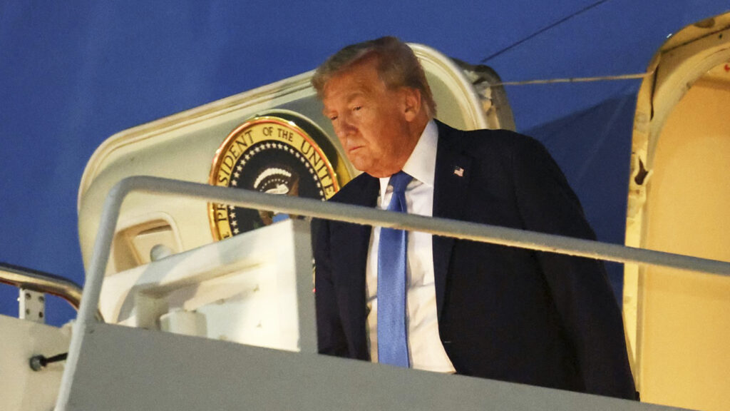Trump Privately Approves US Military Action on Iran, WSJ Reports
