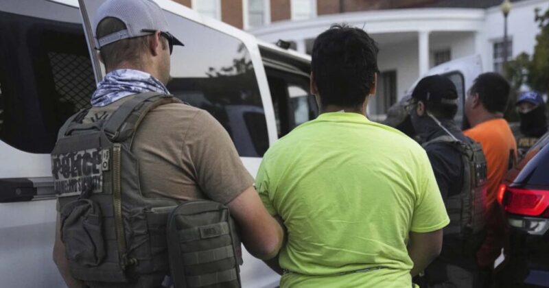 ICE Arrests 550 Illegal Migrants in Chicago During ‘Midway Blitz’ Operation