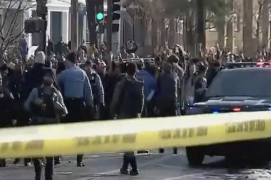 JUST IN: Police Pull Back After Large Mob Of Rioters Swarm Minneapolis Shooting Site