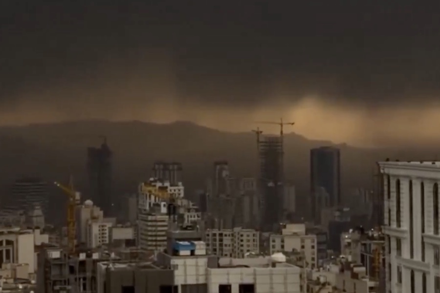 Tehran Choked by Smoke After U.S. and Israeli Strikes on Oil Sites