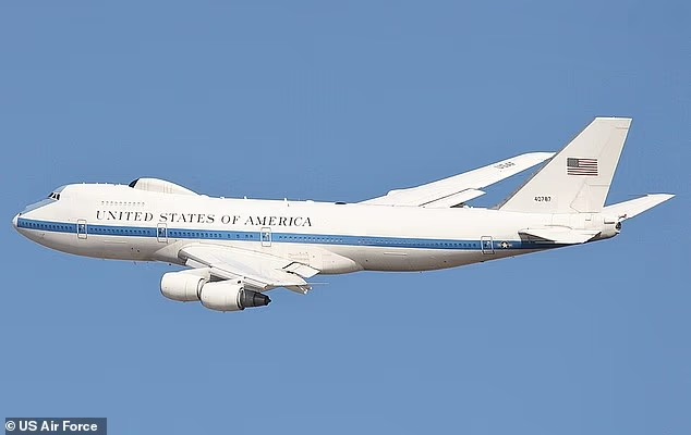 Doomsday Plane Conducts Training Over US Nuclear Command Facility