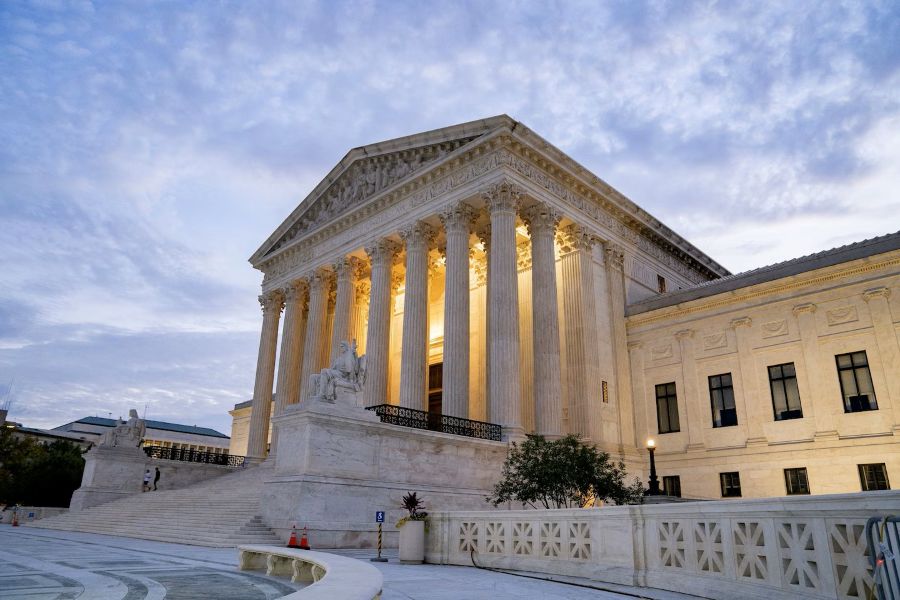 Respected Conservative Justice Alito Ponders Retirement Decision