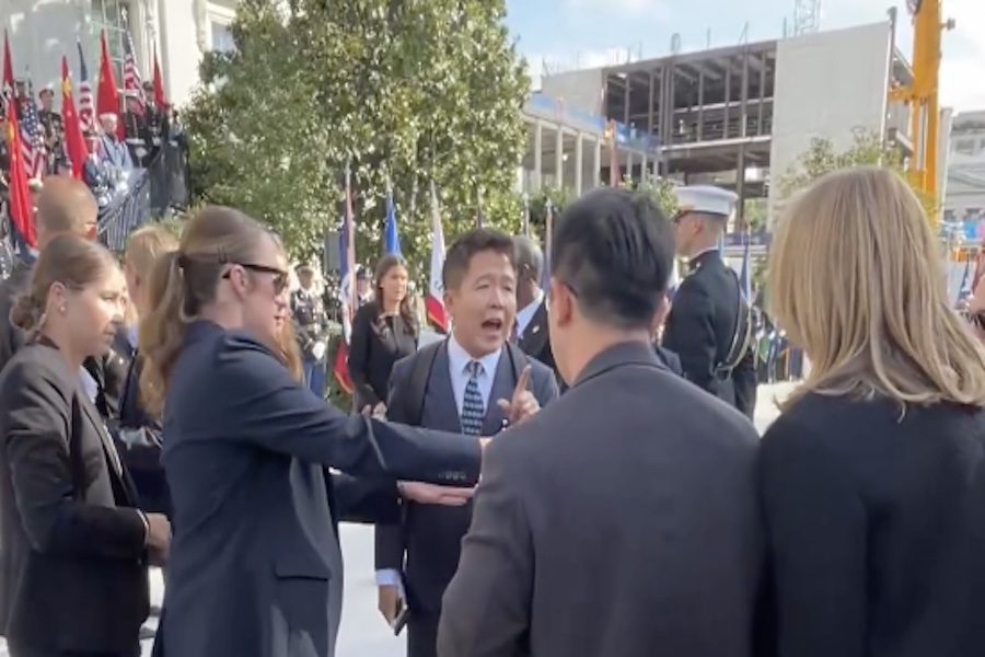 Chaos Unfolds: Media Clash During Trump-Xi Meeting
