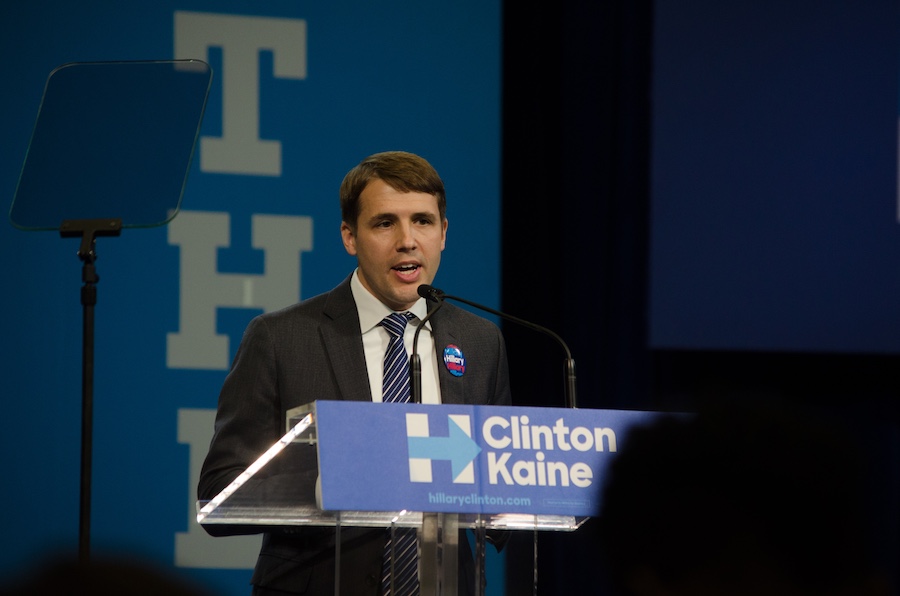 Democrats on Edge as Senate Contest Shifts Toward Republicans
