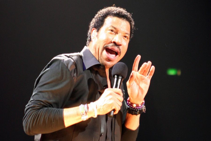 Lionel Richie Faces Health Challenges, Cancels Concerts