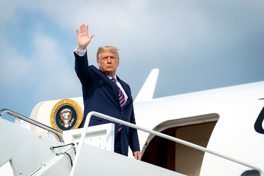 Unexpected Slide Activation on Air Force One During Trump’s Departure