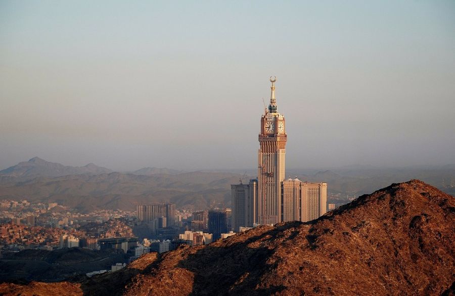 Houthi Rebels Strike Mecca, Target Saudi Aircraft