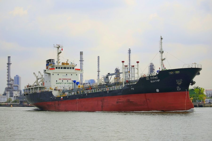 Oil Prices Shift as Key Shipping Routes Adjust