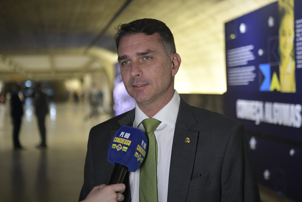 Flavio Bolsonaro’s Arrival in the U.S. After Escaping Lula’s Regime Threats
