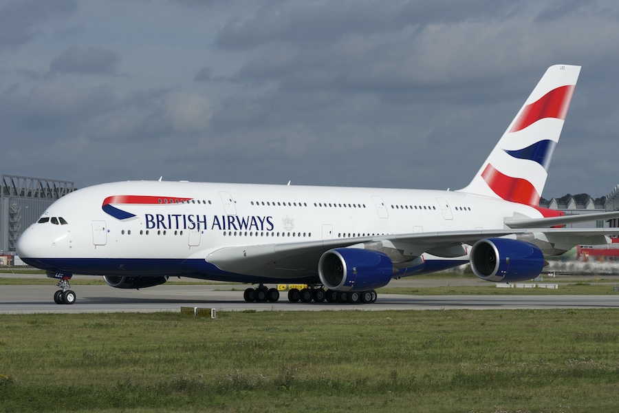 Panic Ensues as Flight to Chicago Plummets 27,000 Feet